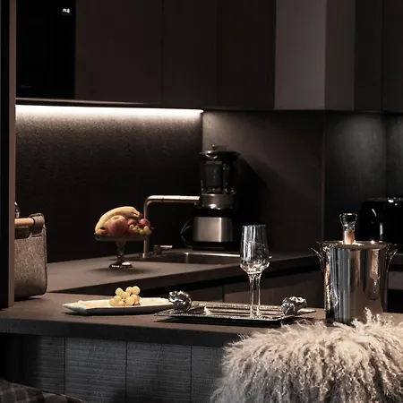 De Luxe A Courchevel: 5 Chambres, Terrasse Et Service De Conciergerie - Fr-1-613a-37 Daire *