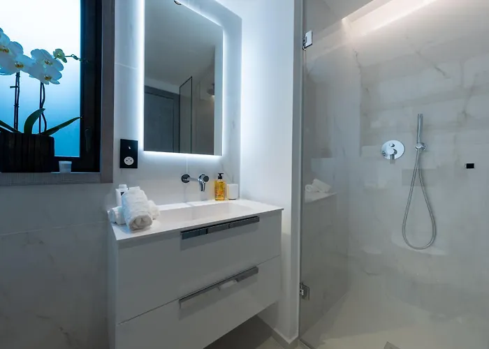 Apartament De Luxe A Courchevel: 5 Chambres, Terrasse Et Service De Conciergerie - Fr-1-613a-37 *