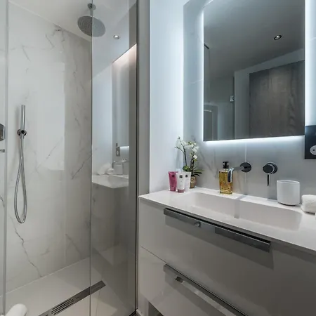 De Luxe A Courchevel: 5 Chambres, Terrasse Et Service De Conciergerie - Fr-1-613a-37