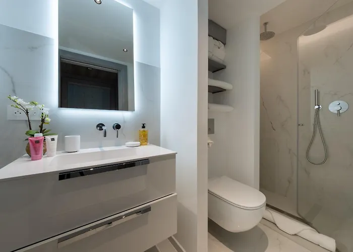 De Luxe A Courchevel: 5 Chambres, Terrasse Et Service De Conciergerie - Fr-1-613a-37 Lägenhet