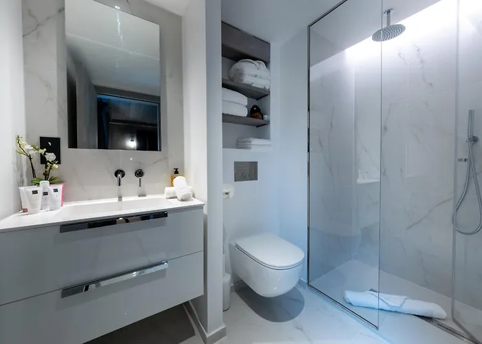 De Luxe A Courchevel: 5 Chambres, Terrasse Et Service De Conciergerie - Fr-1-613a-37 *