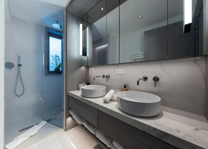 Lägenhet De Luxe A Courchevel: 5 Chambres, Terrasse Et Service De Conciergerie - Fr-1-613a-37 *