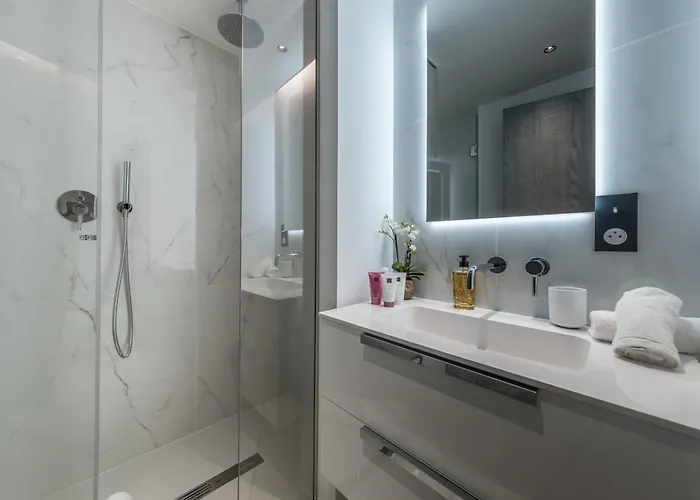 De Luxe A Courchevel: 5 Chambres, Terrasse Et Service De Conciergerie - Fr-1-613a-37