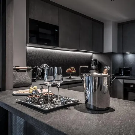 De Luxe A Courchevel: 5 Chambres, Terrasse Et Service De Conciergerie - Fr-1-613a-37 *