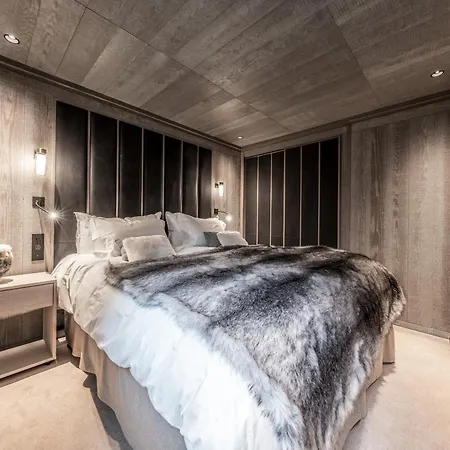 De Luxe A Courchevel: 5 Chambres, Terrasse Et Service De Conciergerie - Fr-1-613a-37 *